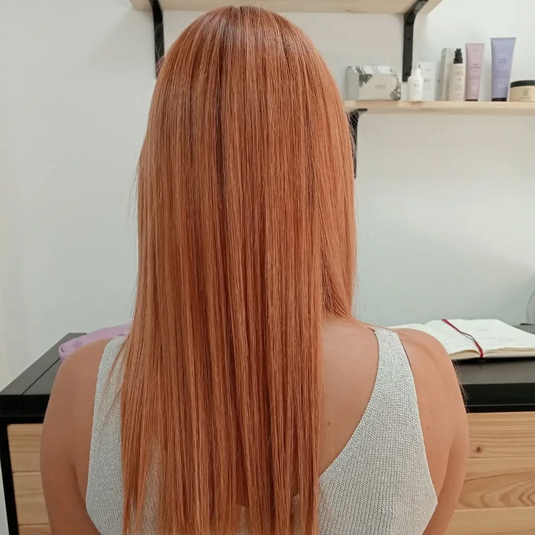 Coloración color melocotón brillante tinte peluquería Vera Almería